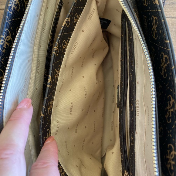 Guess Handbag NWOT Released 2024 - Picture 5 of 15